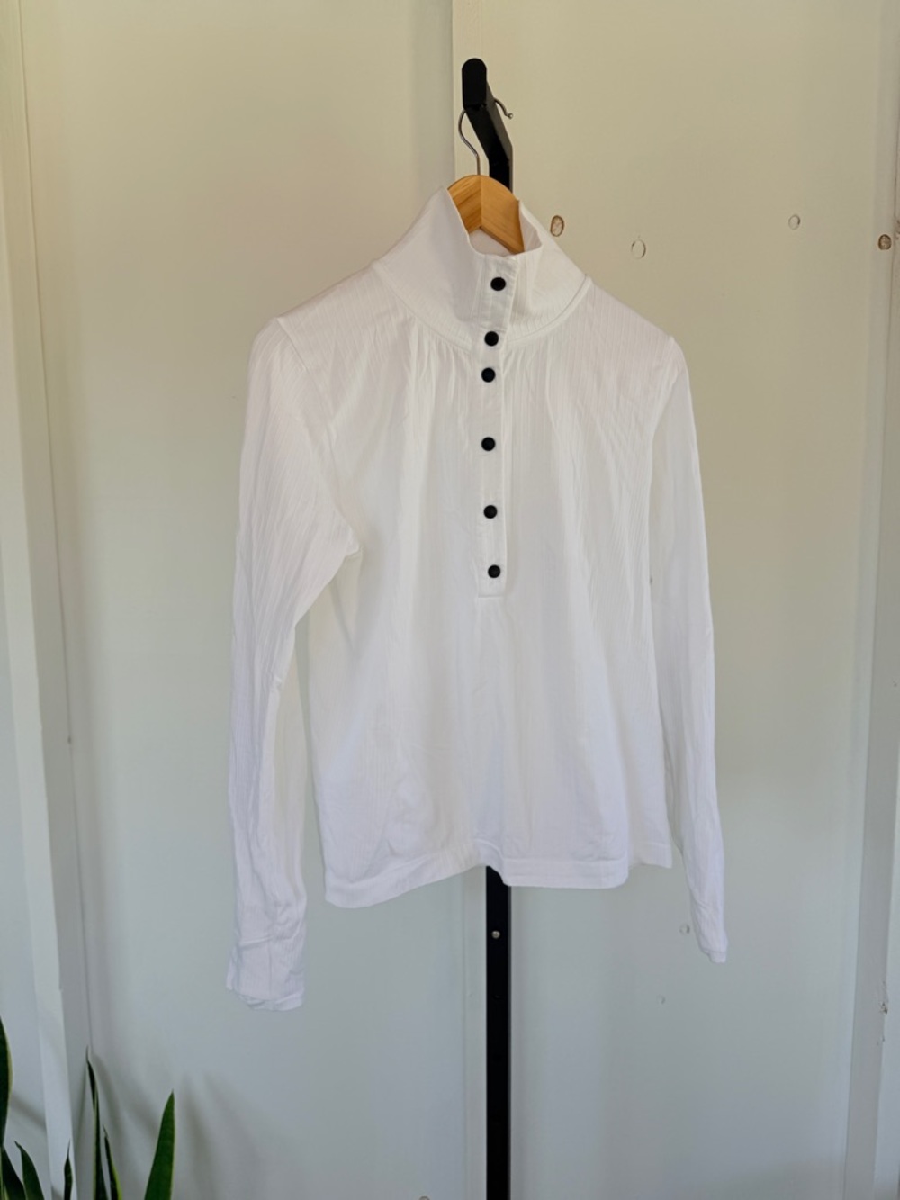 Athleta White Long Sleeve Popover Athletic Henley - Medium